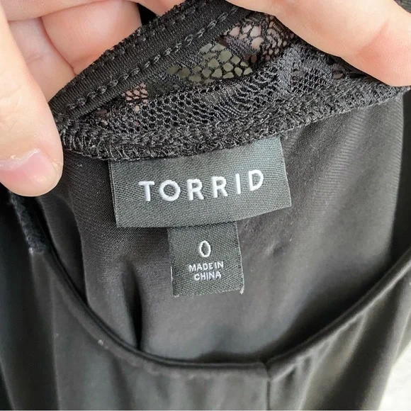 Torrid Lace Detail Sleeveless Top - Picture 3 of 4